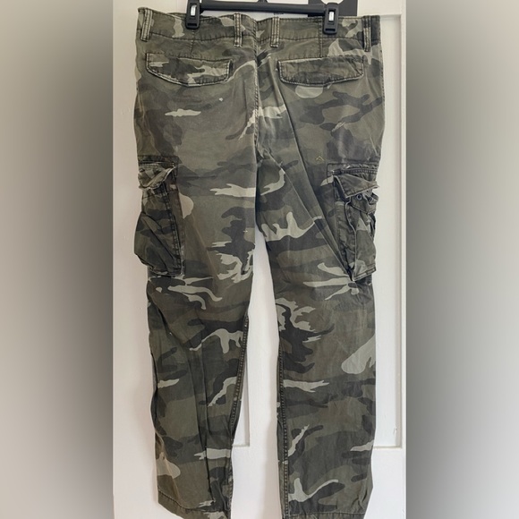 Men’s Old Navy Camouflage Cargo Pants 36x32 - Picture 2 of 6